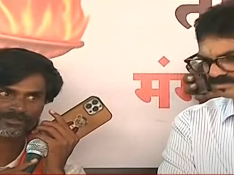 MNS chief raj thackeray communicate with people doing protest in jalna maharashtra marathi news Raj Thackeray :  'तुम्ही काळजी करुन नका मी आहे तुमच्यासोबत', राज ठाकरेंचा आंदोलकांशी फोनवरुन संवाद