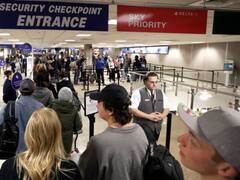 क्या खत्म हो गया 'अमेरिकन ड्रीम', US के लोग क्यों छोड़कर जा रहे अपना ही देश?