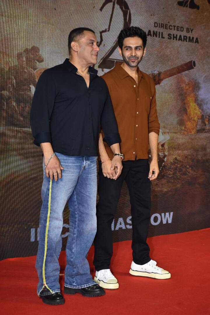 सलमान और कार्तिक एक दूसरे से काफी घुल मिल कर बाते करते दिख रहे थे. वहीं दोनों को हाथ थामे भी देखा गया.