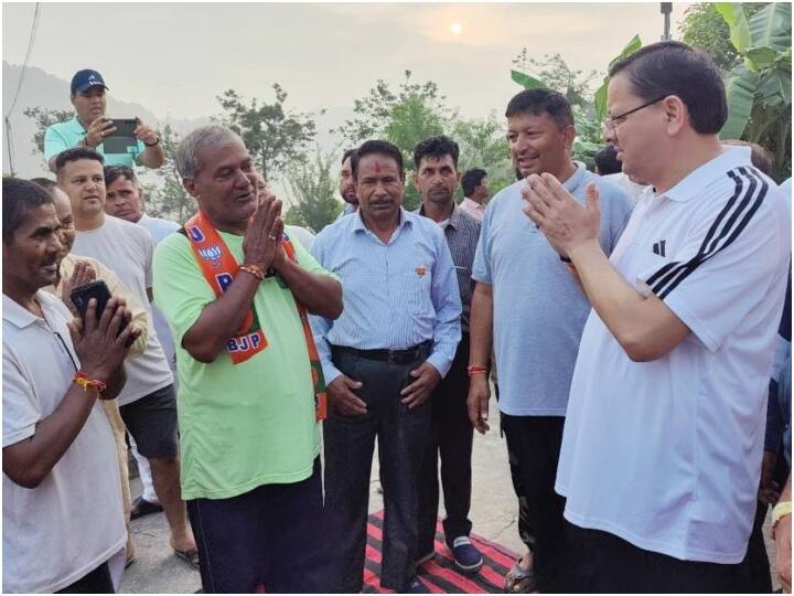 Bageshwar Bypoll 2023: उपचुनाव से पहले बागेश्वर दौरे पर पहुंचे सीएम पुष्कर सिंह धामी, ग्रामीणों से मुलाकात कर सुनीं समस्याएं Uttarakhand CM Pushkar Singh Dhami reached Bageshwar tour before by election Bageshwar Bypoll 2023: उपचुनाव से पहले बागेश्वर दौरे पर पहुंचे सीएम पुष्कर सिंह धामी, ग्रामीणों से मुलाकात कर सुनीं समस्याएं