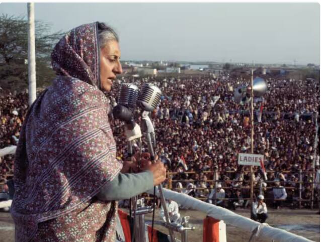 1971 ਦੇ ਸ਼ੁਰੂ ਵਿੱਚ ਇੰਦਰਾ ਗਾਂਧੀ ਨੇ ਸਮੇਂ ਤੋਂ ਪਹਿਲਾਂ ਲੋਕ ਸਭਾ ਭੰਗ ਕਰਕੇ ਚੋਣਾਂ ਕਰਵਾਉਣ ਦੀ ਸਿਫਾਰਿਸ਼ ਕੀਤੀ ਸੀ। ਉਸ ਸਮੇਂ ਕਾਂਗਰਸ ਅਤੇ ਖੱਬੇ ਪੱਖੀ ਪਾਰਟੀਆਂ ਦੀ ਘੱਟ ਗਿਣਤੀ ਸਰਕਾਰ ਸੀ। ਅਚਨਚੇਤੀ ਪੰਜਵੀਂ ਲੋਕ ਸਭਾ ਚੋਣਾਂ ਵਿਚ ਇੰਦਰਾ ਗਾਂਧੀ ਦੀ ਅਗਵਾਈ ਵਿਚ ਕਾਂਗਰਸ ਨੂੰ 352 ਸੀਟਾਂ ਨਾਲ ਭਾਰੀ ਬਹੁਮਤ ਮਿਲਿਆ।