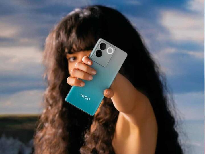 iQoo Z7 Pro 5G (Price: Rs 23,999)- The phone comes with a curved AMOLED FHD+ 6.78-inch display and 120Hz refresh rate. It also has a more powerful MediaTek Dimensity 7200 processor. The device also features a 64-megapixel main camera with OIS, 4,600mAh battery support and 66W fast charging support. (Image Credit- iQoo)