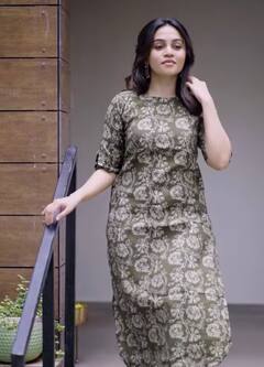 Bhavani Sre Photos : நடிகை பவானி ஸ்ரீயின் மனதை மயக்கும் புகைப்படங்கள்!