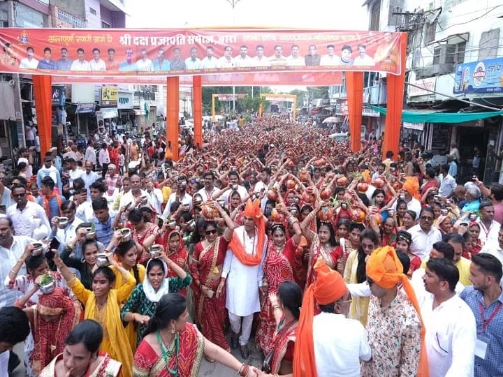 MP Baran 51 thousand women wore Gangajal Kalash on their heads Dhirendra Krishna Shastri Katha Today Ann Baran News: बारां में 51 हजार महिलाओं ने लिया कलश यात्रा में हिस्सा, धीरेन्द्र शास्त्री की कथा आज, दरबार भी लगेगा