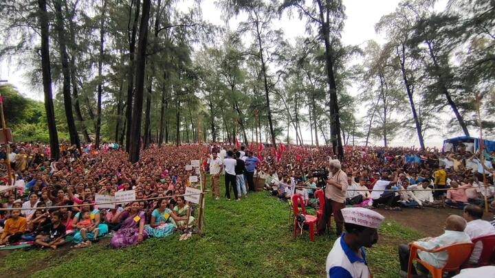 राष्ट्रीय संरक्षणाच्या दृष्तीने हे बंदर धोकादायक आहे, लगतच तारापूर अणुशक्ती केंद्र आहे. हे अणुशक्ती केंद्र म्हणजे आपण ज्वालामुखीच्या तोंडावर आहोत हे विसरून चालणार नाही. जपान येथे त्सुनामी आल्यावर तेथील अणुविद्युत केंद्रात समुद्राचे पाणी शिरून हजारो नागरिक मृत्युमुखी पडले.