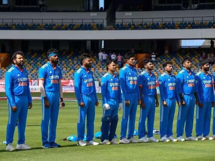 IND vs NEP Asia Cup 2023 India Drops Three Catches Poor Fielding Nepal Cricket Team Steady Start India vs Nepal: அடுத்தடுத்து கேட்சுகள் மிஸ்.. வடிவேலுவின் பாப்பம்பட்டி அணி போல் சொதப்பும் இந்திய கிரிக்கெட் அணி!