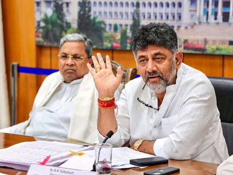 33 Karnataka Ministers to Get Innovas Costs Rs.10 Crore, Govt Defends the Decision అప్పుల్లో కర్ణాటక ప్రభుత్వం, అయినా మంత్రులకు కొత్త కార్‌లు - రూ. 10 కోట్ల ఖర్చు