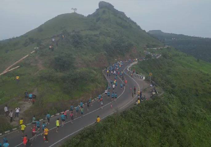 लहान मुलांपासून अबाल वृद्धापर्यंत या हाफ मॅरेथॉन स्पर्धेत सहभागी झाले आहेत.
