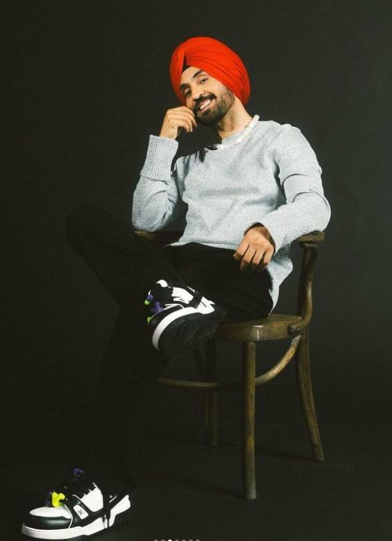 ਦਿਲਜੀਤ ਦੋਸਾਂਝ ਨੇ ਤਸਵੀਰਾਂ ਸ਼ੇਅਰ ਕਰਦੇ ਹੋਏ ਕੈਪਸ਼ਨ ਵਿੱਚ ਲਿਖਿਆ, ਹੈਲੋ ਘੋਸਟ- ਐਲਬਮ ਇਸ ਸਤੰਬਰ ਵਿੱਚ ਆ ਰਹੀ ਹੈ 🔥...