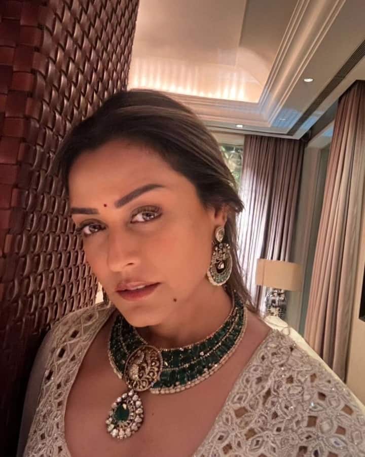 మహేష్ బాబు సతీమణి నమ్రత సోషల్ మీడియాలో బాగా యాక్టివ్ గా ఉంటుంది. Photo Credit: Namrata Shirodkar/instagram