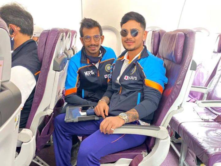 इनकी सैलरी की बात करें तो बीसीसीआई इन्हें ग्रेड सी के तहत सालाना 1 करोड़ रुपये देती है. वहीं इनकी कुल दौलत 8 मिलियन डॉलर यानी 60 करोड़ रुपये की बताई जाती है.