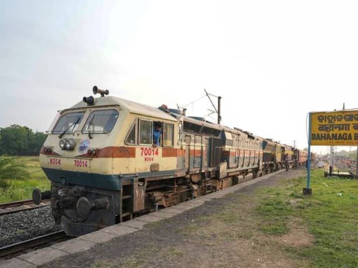 Indian Railways cancelled and divert 300 train due to G20 Summit in Delhi See List दिल्ली में G20 समिट: 300 ट्रेनों को किया गया कैंसिल और बदला रूट, देखें लिस्ट कहीं आपकी गाड़ी तो नहीं