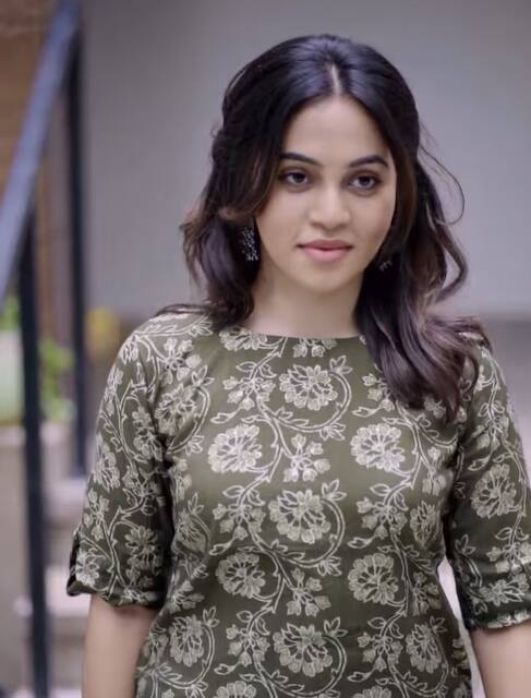 தற்போது இவரது இந்த புதிய புகைப்படங்கள் லைக்ஸ்களை அள்ளி வருகிறது.