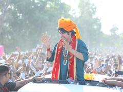 धीरेंद्र कृष्ण शास्त्री के स्वागत में उमड़े लाखों श्रद्धालु, खचाखच भरे पांडाल में हुआ हनुमंत कथा का वाचन