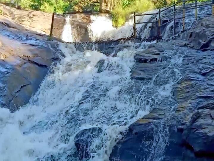 Heavy rain poured down on theni Flooded Kumbakarai Falls tourist disappoint cant bath தேனியில் கொட்டித் தீர்க்கும் கனமழை.. கும்பக்கரை அருவியில் வெள்ளப்பெருக்கு.. ஏமாற்றத்துடன் திரும்பும் சுற்றுலா பயணிகள்..!