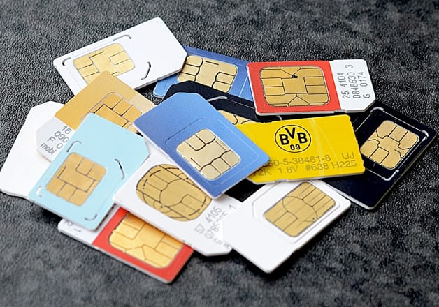 The method of buying SIM cards will change in the new year 2024 now eKYC will be done know what are the new rules detail marathi news New Year 2024 :  नव वर्षात बदलणार सिम कार्ड खरेदी करण्यासाठीची पद्धत, आता होणार eKYC, जाणून घ्या काय आहेत नवे नियम?