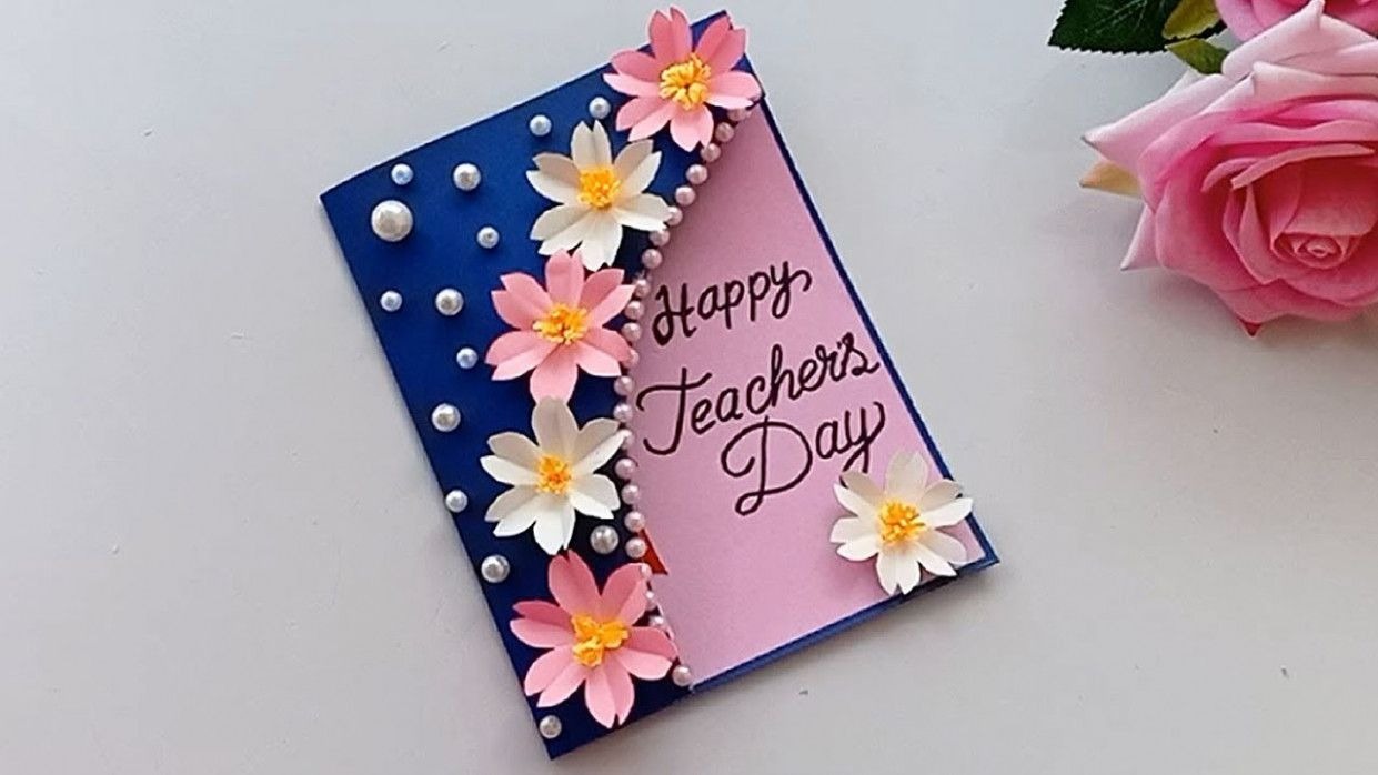 Teacher's Day 2023 Gift : शिक्षक दिनानिमित्त तुमच्या आवडत्या शिक्षकांना 'या' भेटवस्तू द्या; दिवसाचा आनंद द्विगुणित करा