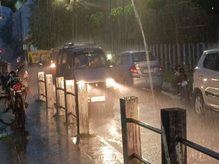 kanchipuram and surrounding areas received heavy rain in the evening for the second day TNN காஞ்சிபுரத்தை விடாத துரத்தும் மழை; இரவு நேரங்களில் தொடரும் கனமழை