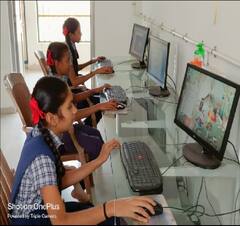 Teacher’s Day 2023: વલસાડની આ સ્કૂલમાં ધો.1થી વિદ્યાર્થીઓને અપાય છે કમ્પ્યુટરની તાલીમ, શિક્ષકો ઘડી રહ્યા છે બાળકોનું ભવિષ્ય