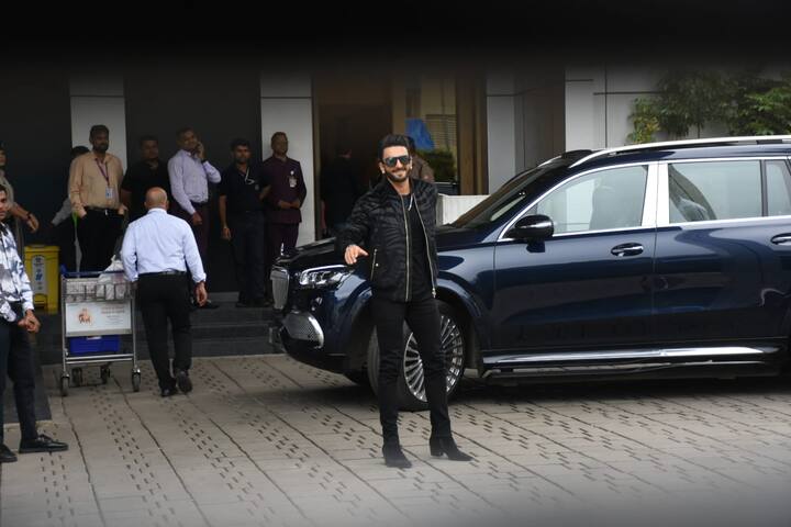 अभिनेता रणवीर सिंह हा त्याच्या अतरंगी स्टाईलमुळे चर्चेत असतो. रणवीर हा त्याच्या अभिनयानं प्रेक्षकांची मनं जिंकतो.