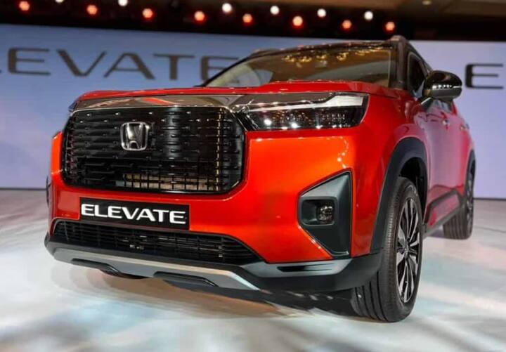 ਇਸ ਵਿੱਚ 8-ਇੰਚ ਟੱਚਸਕ੍ਰੀਨ ਇੰਫੋਟੇਨਮੈਂਟ ਸਿਸਟਮ, ਵਾਇਰਲੈੱਸ ਐਪਲ ਕਾਰਪਲੇ ਅਤੇ ਐਂਡਰਾਇਡ ਆਟੋ ਕਨੈਕਟੀਵਿਟੀ, LED ਪ੍ਰੋਜੈਕਟਰ ਹੈੱਡਲੈਂਪਸ, LED ਟੇਲਲਾਈਟਸ, ਆਟੋਮੈਟਿਕ AC, ਪੁਸ਼-ਬਟਨ ਸਟਾਰਟ/ਸਟਾਪ, 60:40 ਫੋਲਡਿੰਗ ਰੀਅਰ ਸੀਟਾਂ ਵਰਗੀਆਂ ਵਿਸ਼ੇਸ਼ਤਾਵਾਂ ਹਨ। ਇਸ 'ਚ ਸਟੈਂਡਰਡ ਦੇ ਤੌਰ 'ਤੇ ਡਿਊਲ ਫਰੰਟ ਏਅਰਬੈਗ ਮੌਜੂਦ ਹਨ।