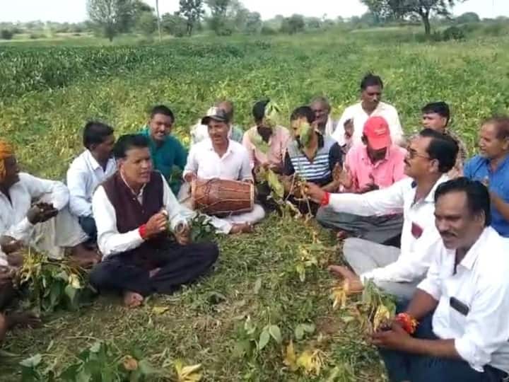 mp news Farmers doing bhajan kirtan in the fields for good rains crops are getting damaged due to lack of rain ann MP: अच्छी बारिश के लिए किसान खेतों में कर रहे भजन कीर्तन, 10 दिनों से नहीं हुई वर्षा