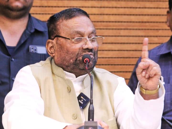 UP Politics: स्वामी प्रसाद मौर्य ने G-20 को बताया 'ढाक के तीन पात', कहा- 'घोसी ने बंद कर दी ओपी राजभर की बोलती' Swami Prasad Maurya Reaction on G20 Summit 2023 and Taunt Om Prakash Rajbhar ANN UP Politics: स्वामी प्रसाद मौर्य ने G-20 को बताया 'ढाक के तीन पात', कहा- 'घोसी ने बंद कर दी ओपी राजभर की बोलती'