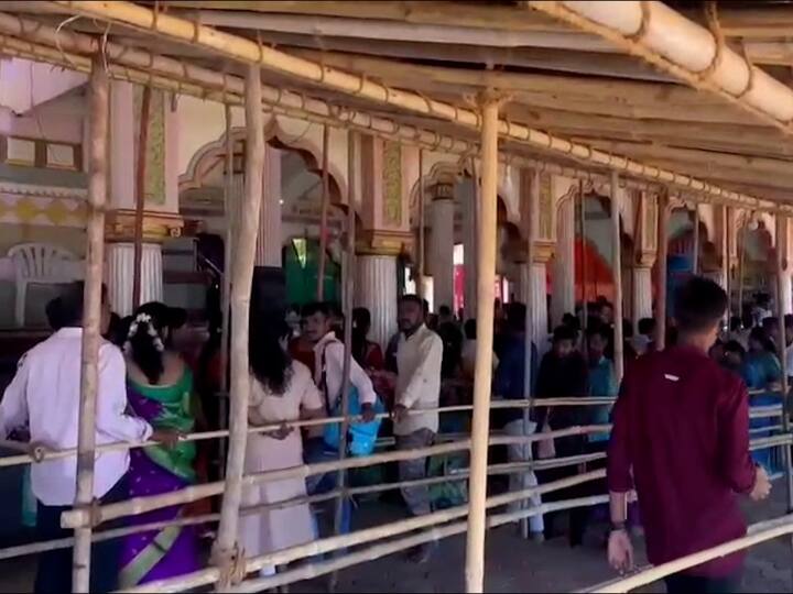 नेहमी या मंदिरात भाविक येत असतात याचं पार्श्वभूमीवर वस्त्रसंहिता लागू करण्यात आली आहे.