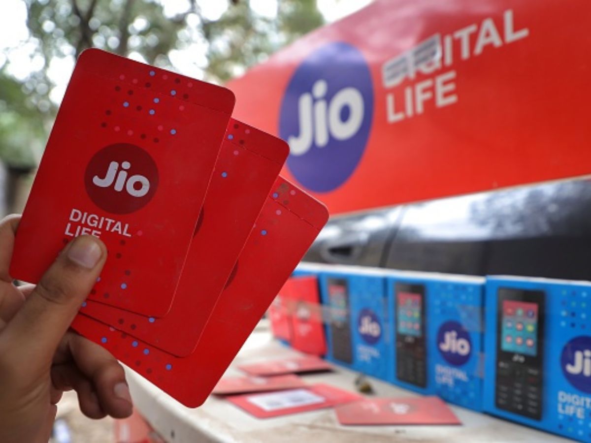 Jio Seeks To Raise Up To $2 Billion In Loans In Offshore Loans To Fund 5G Plans: Report