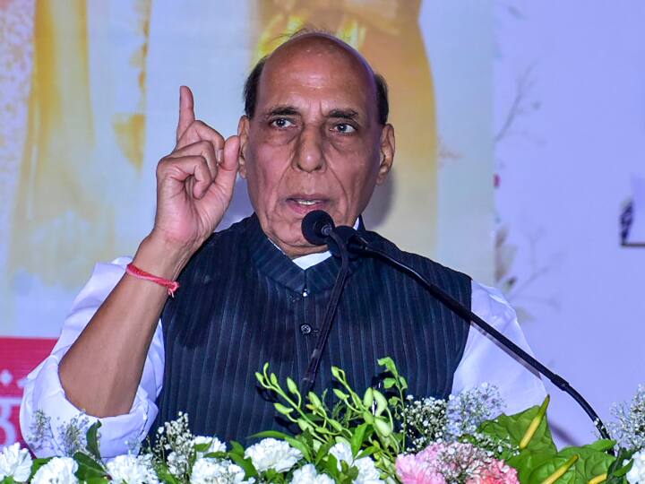 Rajasthan Election Rajnath Singh takes dig on rahul gandhi in jaisalmer Rajasthan Election: 'चंद्रयान सफलतापूर्वक लैंड कर गया, लेकिन राहुलयान...', राजस्थान की रैली में राजनाथ सिंह का तंज