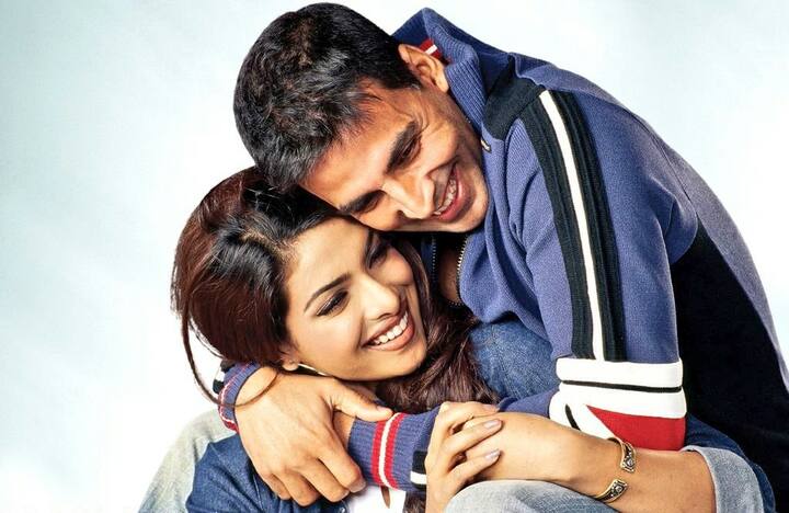 अक्षय कुमार का शादी से पहले कई एक्ट्रेसेज के साथ नाम जुड़ चुका है. इस लिस्ट में रवीना टंडन से लेकर शिल्पा शेट्टी तक का नाम शामिल है. एक वक्त था जब अक्षय और प्रियंका चोपड़ा के बीच नजदीकियां बढ़ने लगी थीं. दरअसल प्रियंका ने अपना फिल्मी डेब्यू ही अक्षय के साथ फिल्म अंदाज से किया था.