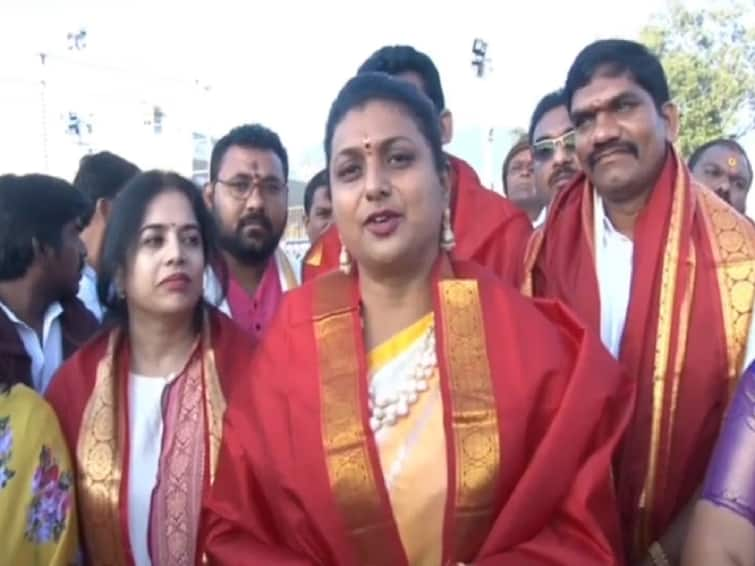 AP Politics Minister Roja Fires on TDP Chief Chandrababu Naidu in tirumala Minister Roja: గ్రామాలకు వెళ్లి మొరగడమే పని, ఇద్దరిపైనా సీబీఐ విచారణ చేయించాల్సిందే - తిరుమలలో మంత్రి రోజా వ్యాఖ్యలు