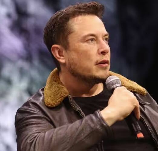 વિશ્વના સૌથી ધનિક વ્યક્તિ મસ્ક જ્યારે અબજોપતિ બન્યા ત્યારે તેમની ઉંમર 41 વર્ષની હતી. જ્યારે કાર્લોસ સ્લિમ 51 વર્ષની વયે અબજોપતિ બની ગયા હતા.