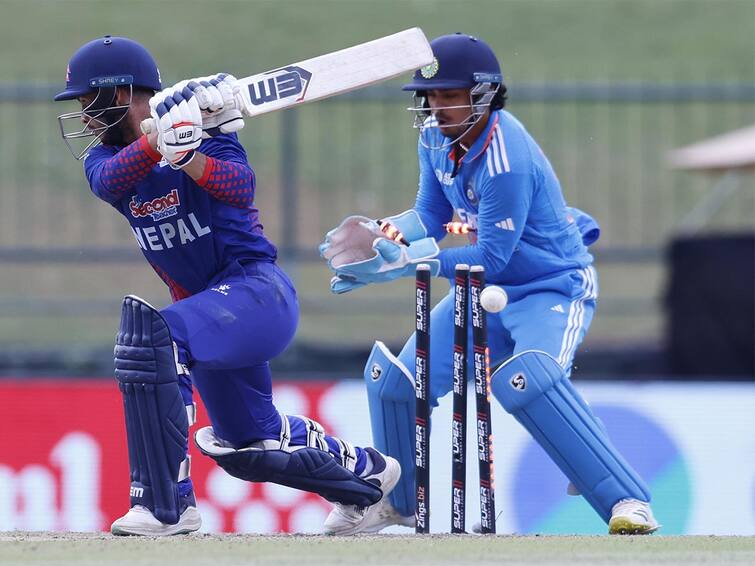 IND vs NEP Asia Cup 2023 India Drops Three Catches Poor Fielding Nepal Cricket Team Steady Start India vs Nepal: టీమ్ఇండియా.. ఇదేం ఫీల్డింగ్‌! 3 క్యాచులు డ్రాప్‌ - 28 ఓవర్లకు నేపాల్‌ 123/4