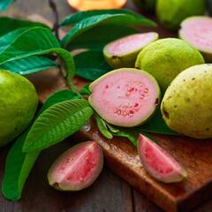 ਬਰਸਾਤ ਦੇ ਮੌਸਮ 'ਚ ਅਮਰੂਦ ਕਿੰਨਾ ਗੁਣਕਾਰੀ? ਜਾਣੋ ਅਨੇਕਾਂ ਫਾਇਦੇ