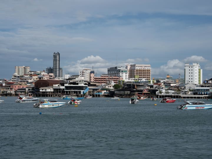 आईआरसीटीसी के इस टूर पैकेज के तहत आप 8 दिसंबर 2023 से 13 दिसंबर 2023 तक थाईलैंड घूमने के लिए जा सकते हैं. यह एक एयर टूर पैकेज है, जिसकी शुरुआत लखनऊ से हो रही है.