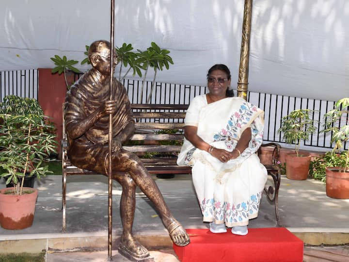 She also inaugurated a Gandhi Vatika where statues of Mahatma Gandhi in different poses have been installed. (Image Source: Twitter/@rashtrapatibhvn)