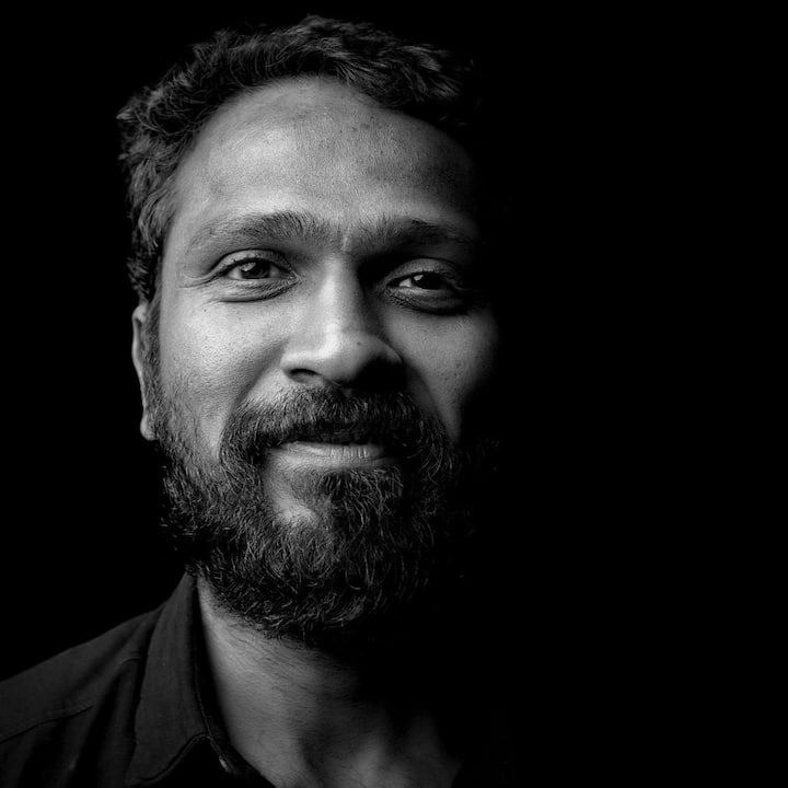 இவர் குறைந்த அளவிலான படங்களை இயக்கி இருந்தாலும் ஒவ்வொரு படமும் மிகப்பெரிய அளவில் வெற்றி பெற்றுள்ளது.