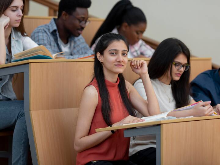 Business Ideas For Students students can earn big money from these 5 amazing businesses  विद्यार्थीदशेतच पैसे कमवायचेत, मगे 'हे' पाच व्यवसाय करा; भरघोस पैसे मिळवा