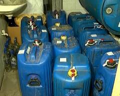 Surat: ડુપ્લિકેટ દારૂ બનાવતી ફેક્ટરી ઝડપાઈ, આ રીતે ચલાવતા હતા કારોબાર