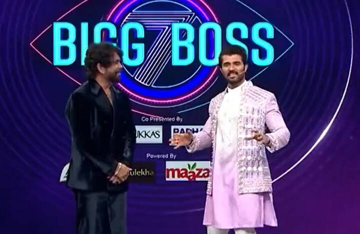 இந்த நிலையில் தெலுங்கில் நடைபெற உள்ள பிக்பாஸ் 7 சீசனில் சிறப்பு விருந்தினராக வந்த விஜய் தேவரகொண்டாவை நாகார்ஜூனா வரவேற்று பேசினார். அப்பொழுது குஷி படத்தின் ஹீரோயினான சமந்தா எங்கே என கேட்ட நாகார்ஜூனா, விஜய் தேவரகொண்டாவும், சமந்தாவும் நல்ல நடிகர்கள் என புகழ்ந்து பேசியுள்ளார்.