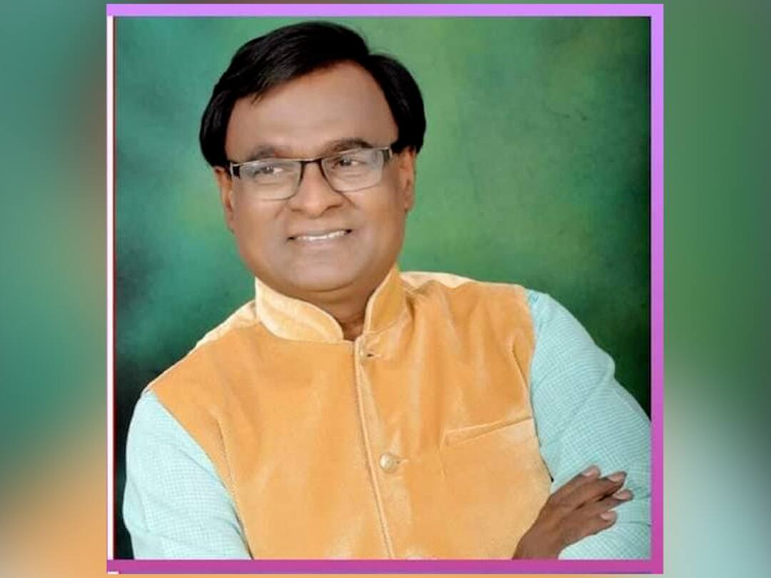 Accidental death of senior literary and famous narrator Professor Shravan Giri while crossing road in Beed Maharashtra ज्येष्ठ साहित्यिक आणि प्रसिद्ध निवेदक प्राध्यापक श्रावण गिरी यांचं निधन; बीडमध्ये रस्ता ओलांडताना अपघाती मृत्यू