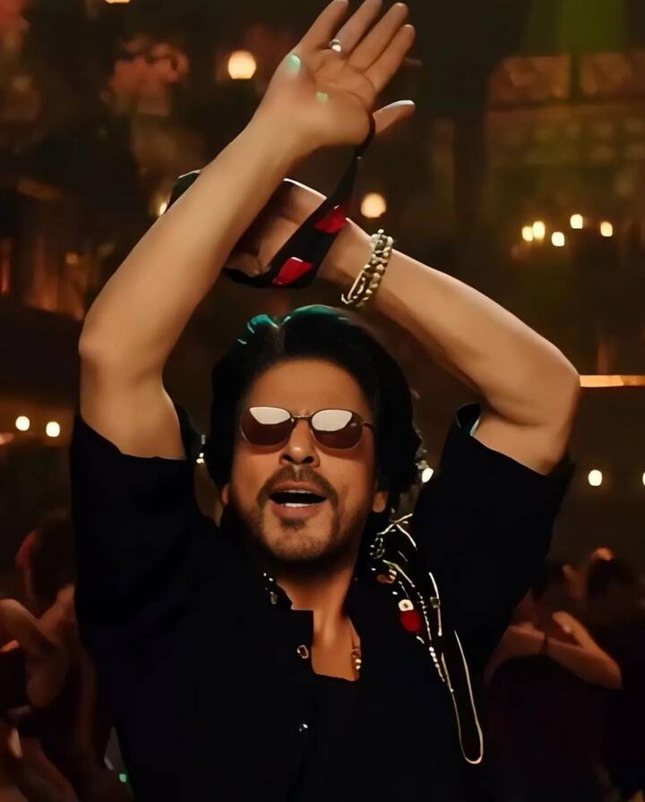 இப்படத்தில் பாலிவுட் சூப்பர் ஸ்டாரான ஷாருக்கான், நயன்தாரா, விஜய் சேதுபதி, பிரியாமணி, யோகி பாபு ஆகியோர் நடித்துள்ளனர்.