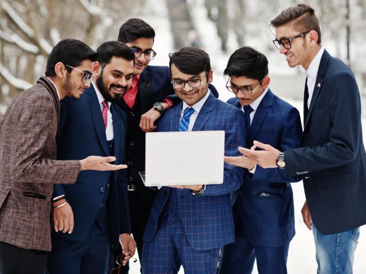 Best 5 courses for job and good salary Career Tips for students Career Tips: ये हैं भारत के वो 5 बेस्ट कोर्स, जिसमें एडमिशन मिलते ही नौकरी पक्की!
