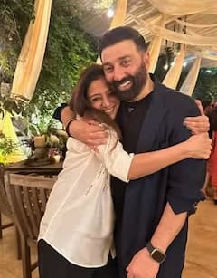 Gadar 2 Party Inside Photos: ધર્મેન્દ્ર સાથે સલમાન ખાને ક્લિક કરાવી તસવીર, તો સનીએ તબ્બૂને લગાવી ગળે, જુઓ પાર્ટીની તસવીરો