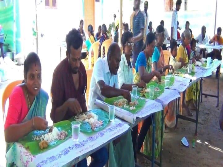 The natural farmer entertains his relatives with traditional rice in his house ceremony madurai TNN தனது இல்ல விழாவில் இயற்கை உணவில் உறவினர்களுக்கு விருந்து; மதுரையில் நெகிழ்ச்சி