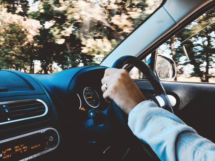 Follow these smart tips to learn vehicle driving smart driving tips Smart Driving Tips: न ट्रेनर की जरुरत, न किसी को साथ बिठाने की, परफेक्ट ड्राइविंग सीखने के लिए बस ये टिप्स ही काफी हैं!