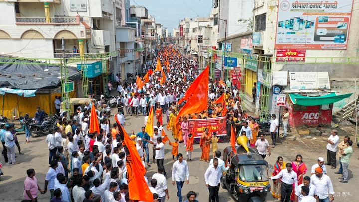 जालना येथे सुरू असलेल्या मराठा आरक्षण संदर्भात उपोषणावेळी झालेल्या लाठीचार्जच्या निषेधार्थ मराठा समाजाच्या वतीने बारामती शहर आणि तालुक्यात बंद पुकारण्यात आला आहे. (सर्व फोटो सौजन्य - स्वप्नील शिंदे)