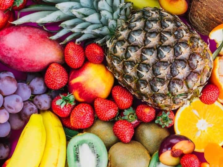 Myths About When You Should Eat Your Fruits Debunked फल खाने को लेकर कई झूठ सोशल मीडिया पर वायरल हैं... कहीं आप भी तो ये फॉलो नहीं करते?