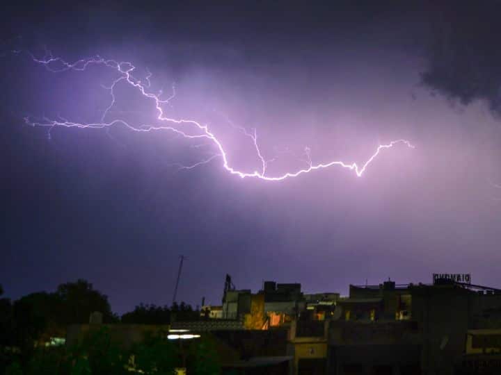 Gujarat Weather many people died due to lightning and heavy rain Ahmedabad Surat IMD ann Gujarat Rain: गुजरात में आकाशीय बिजली गिरने से 13 लोगों की मौत, दाहोद में तीन लोगों की गई जान
